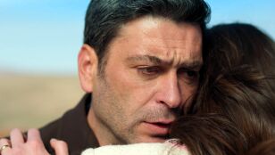 Esta noche en En tierra lejana: Cihan Deniz desaparece y Alya teme que Ecmel se lo haya llevado
