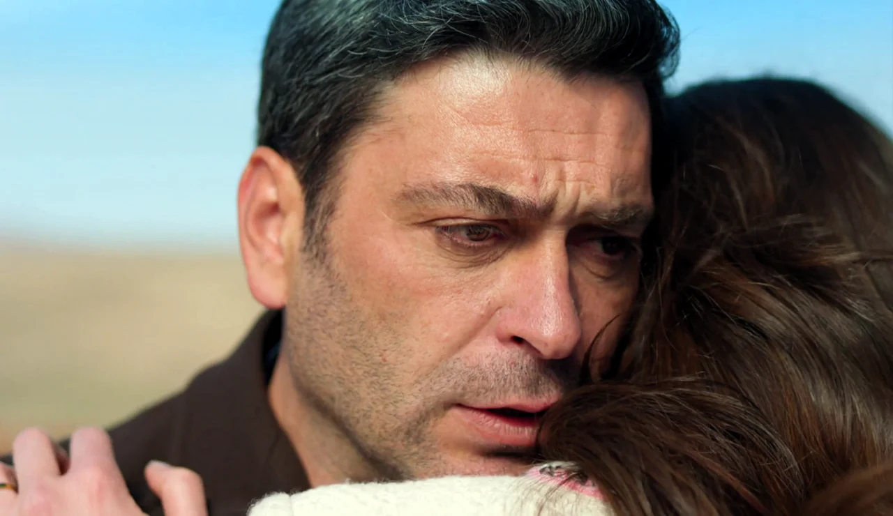 Esta noche en En tierra lejana: Cihan Deniz desaparece y Alya teme que Ecmel se lo haya llevado