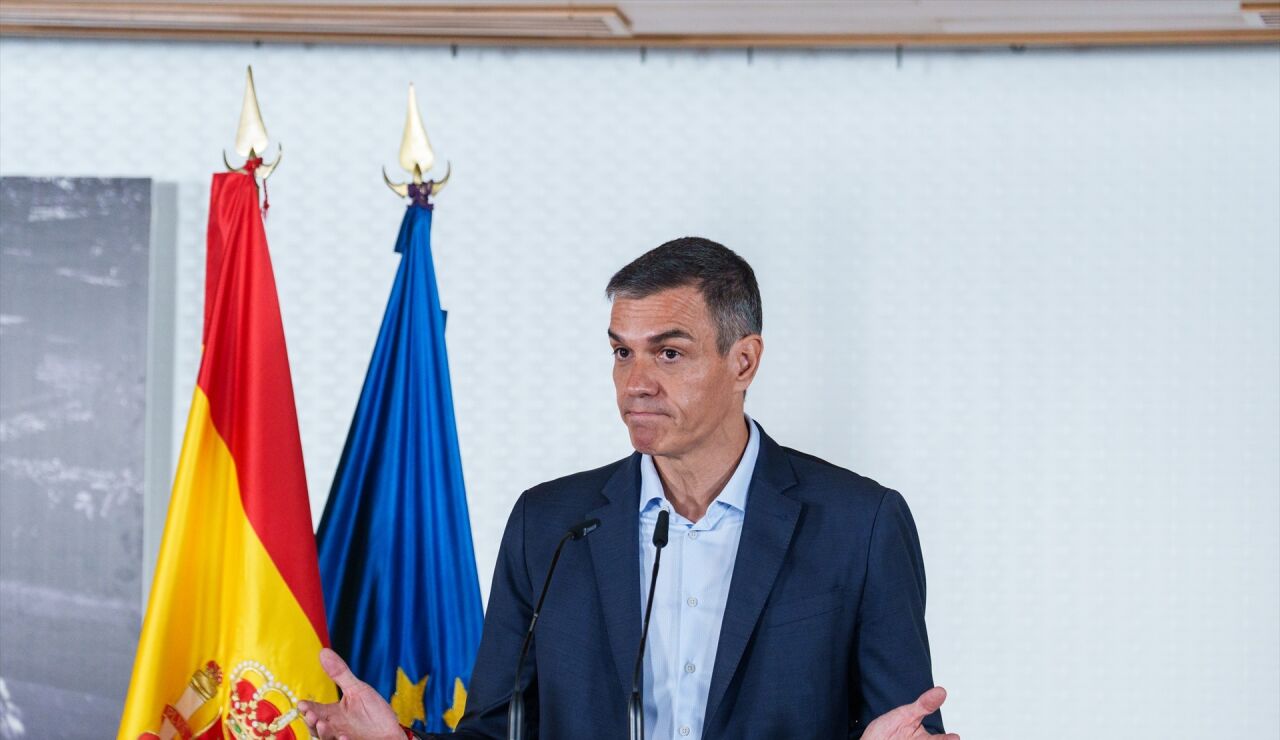 Pedro S&aacute;nchez asegura que seguir&aacute; "pese a las piedras en el camino"