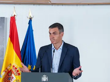 Pedro Sánchez asegura que seguirá "pese a las piedras en el camino" Pedro Sánchez asegura que seguirá "pese a las piedras en el camino"