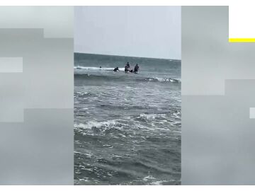 Rescatan en el mar al presunto agresor sexual que intentaba huir en Almer&iacute;a