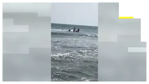 Rescatan en el mar al presunto agresor sexual que intentaba huir en Almería Rescatan en el mar al presunto agresor sexual que intentaba huir en Almería