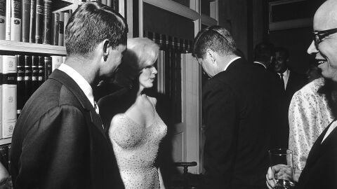Marilyn Monroe con John F. Kennedy y su hermano Robert Kennedy en el cumpleaños del presidente en 1962
