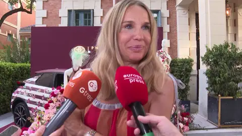 Carola Baleztena con la prensa Carola Baleztena con la prensa