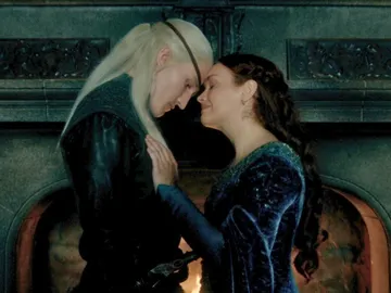 Los actores Ewan Mitchell y Olivia Cooke como Aemond y Alicent en el 3x01 de La Casa del Dragón Los actores Ewan Mitchell y Olivia Cooke como Aemond y Alicent en el 3x01 de La Casa del Dragón