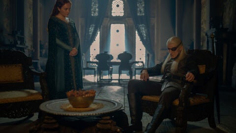Olivia Cooke y Ewan Mitchell en La casa del Dragón