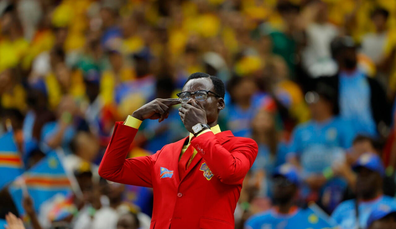 'Lumumba Vea' animando desde la grada 