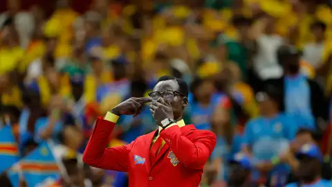 'Lumumba Vea' animando desde la grada 'Lumumba Vea' animando desde la grada