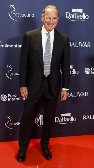 Bertín Osborne posando para la prensa Bertín Osborne posando para la prensa