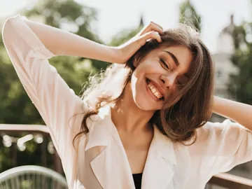 Mujer feliz sonriendo Mujer feliz sonriendo