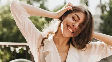 Mujer feliz sonriendo Mujer feliz sonriendo