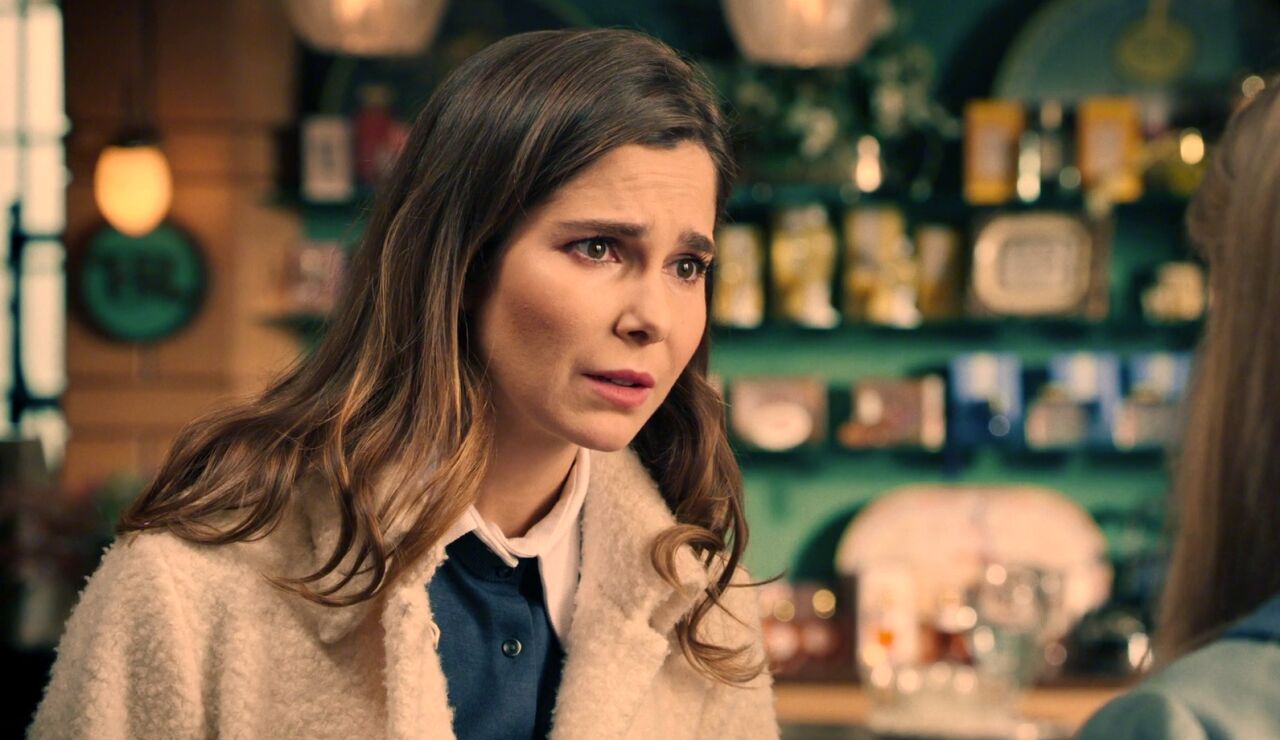 Cap&iacute;tulo 590 de Sue&ntilde;os de libertad; 25 de junio: Valentina le cuenta a Bego&ntilde;a los rumores que circulan en la colonia sobre ella 
