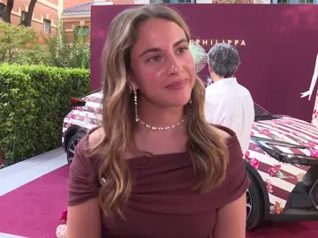 Blanca Pombo atendiendo a los medios Blanca Pombo atendiendo a los medios