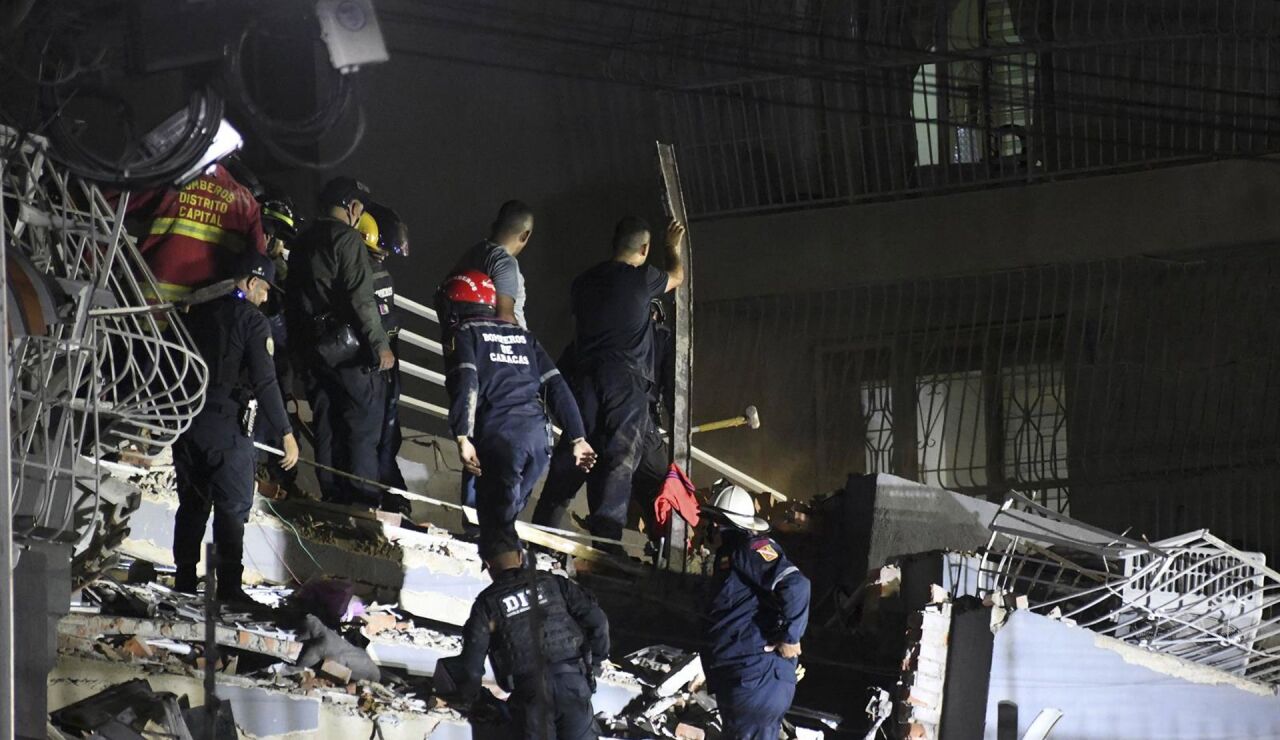El Servicio Geol&oacute;gico de EEUU estima en miles los muertos por el doble terremoto en Venezuela