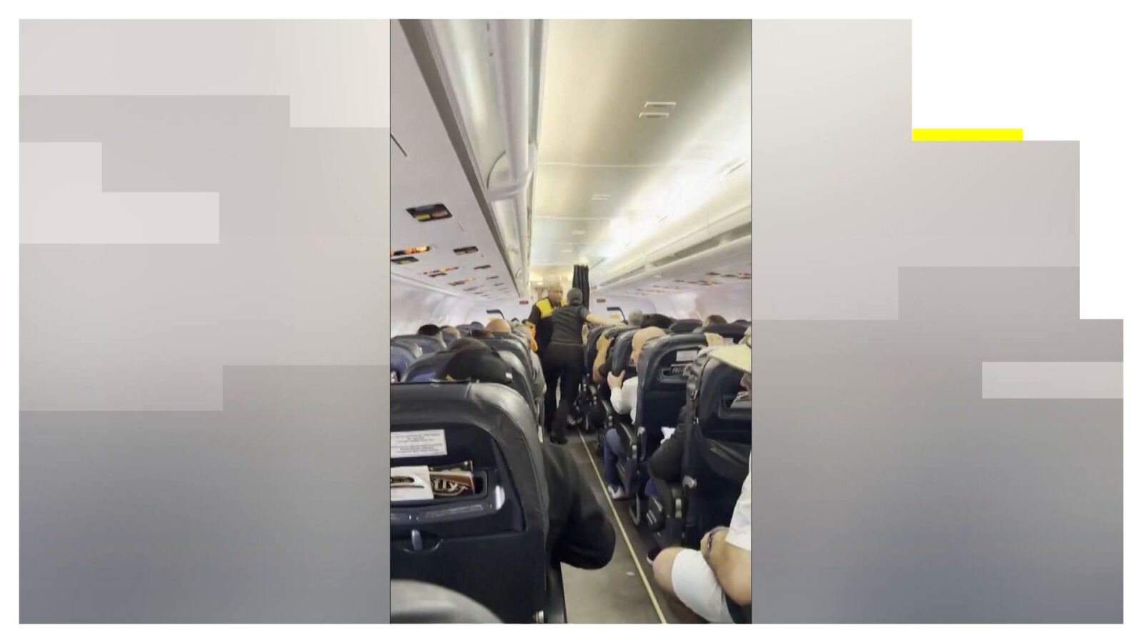 VIDEO: El pánico de los pasajeros dentro de un avión en el aeropuerto de Caracas durante los terremotos en Venezuela