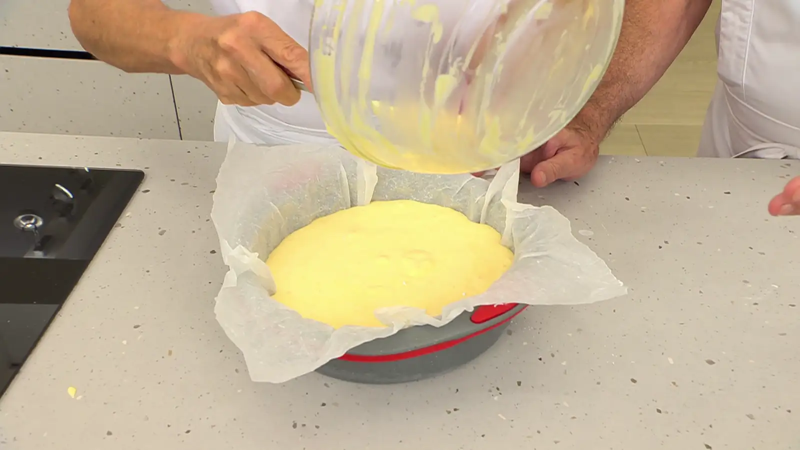 El truco infalible de Arguiñano: cómo hacer un bizcocho aunque no tengas horno