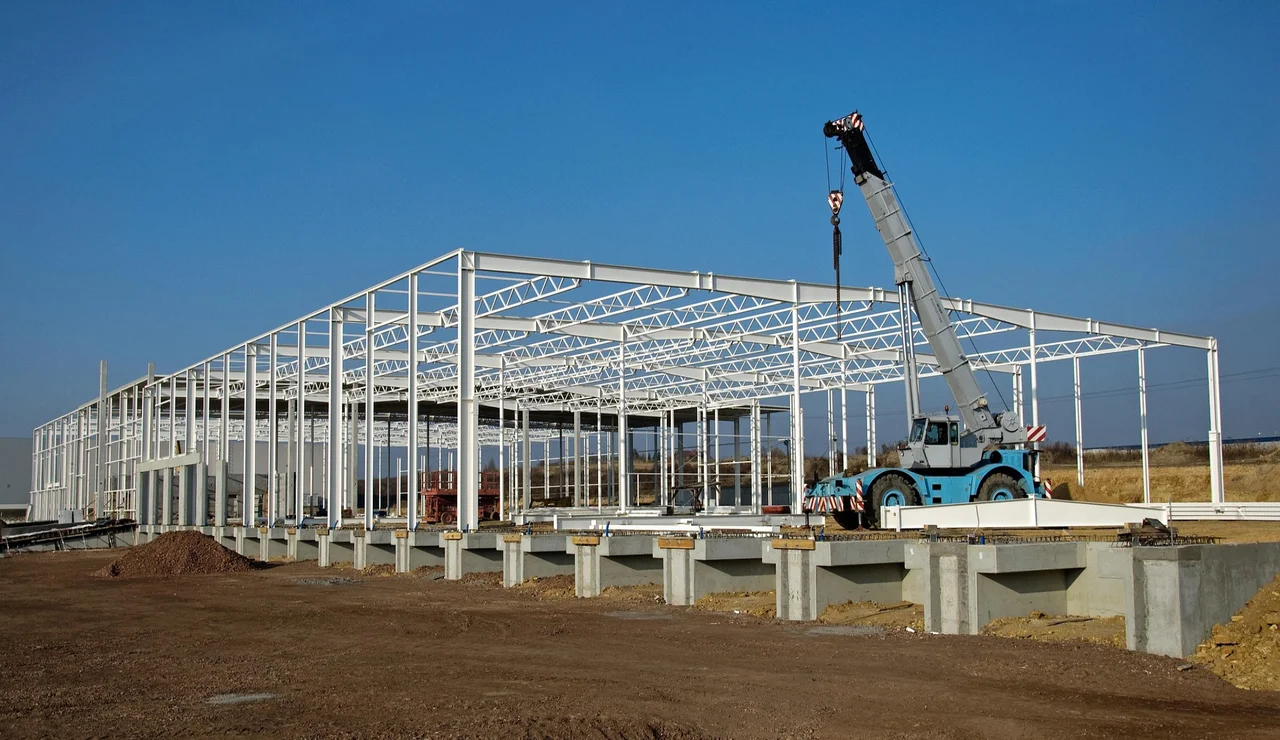 La construcción, el único sector que contrata más a mayores de 45 años que a jóvenes