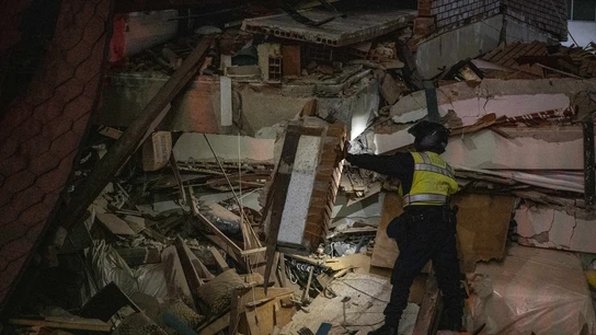 Dos españoles muertos y 80 desaparecidos en los terremotos de Venezuela. Dos españoles muertos y 80 desaparecidos en los terremotos de Venezuela.