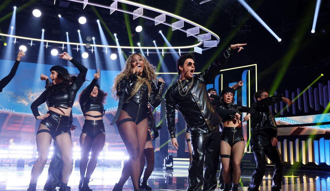 &iexcl;Pedazo de show! J Kbello y Nia recrean una Super Bowl de infarto como Bruno Mars y Beyonc&eacute;