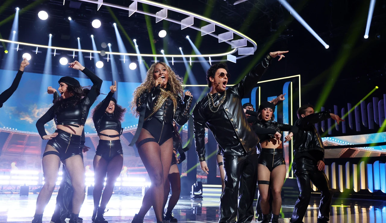 ¡Pedazo de show! J Kbello y Nia recrean una Super Bowl de infarto como Bruno Mars y Beyoncé