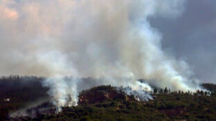 Vista del incendio de Congosto, entre las localidades de Congosto, Cobrana, Rodanillo y Santa Marina del Sil