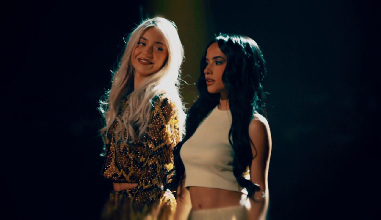Ana Mena y Becky G en La Voz Kids