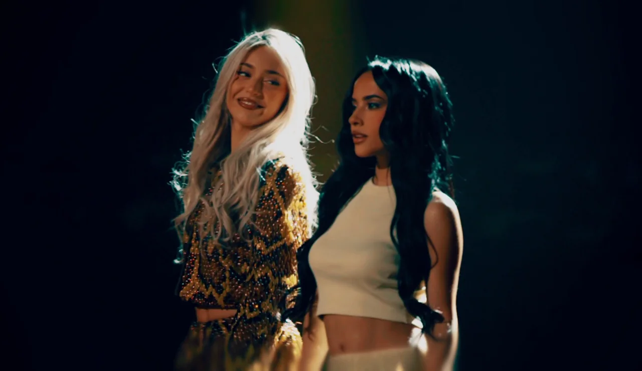 Ana Mena y Becky G en La Voz Kids