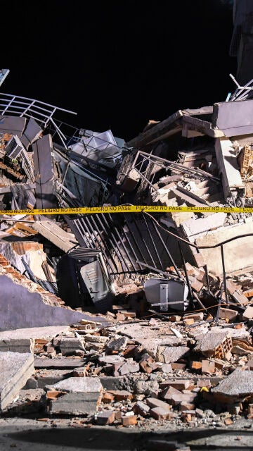 Two strong earthquakes hit Venezuela