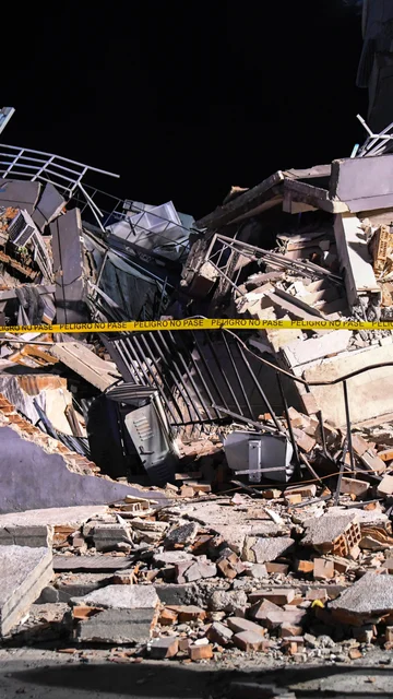 Two strong earthquakes hit Venezuela