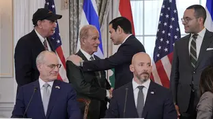Irán acusa a Estados Unidos de violar el alto al fuego tras bombardear sus costas. Irán acusa a Estados Unidos de violar el alto al fuego tras bombardear sus costas.