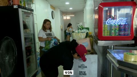 Decenas de centros de acopio en Canarias reciben a diario donaciones de comida, ropa y medicamentos para Venezuela