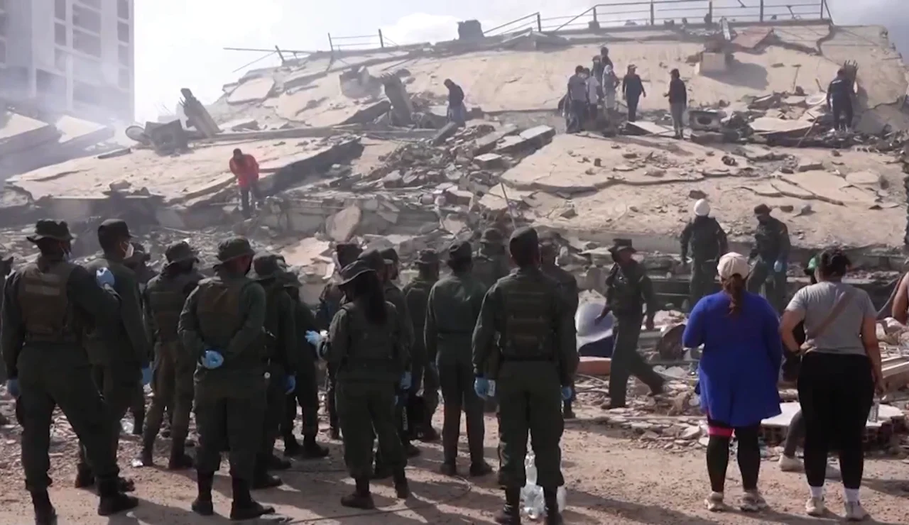 Las historias del terremoto en Venezuela: familias que buscan a sus desaparecidos entre hospitales y escombros