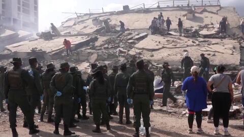 Las historias del terremoto en Venezuela: familias que buscan a sus desaparecidos entre hospitales y escombros