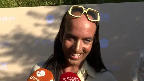 Aless Gibaja con la prensa Aless Gibaja con la prensa