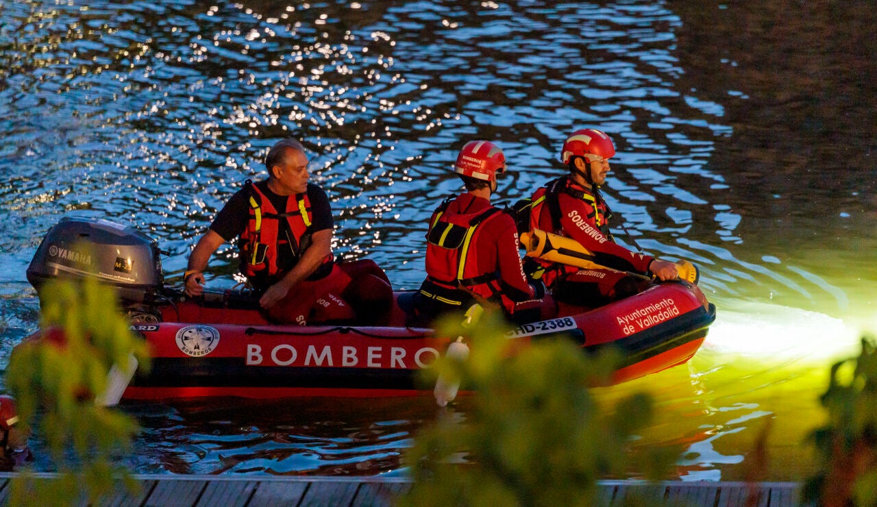 Operativo de b&uacute;squeda en la Playa de Las Moreras, en las ruinas de las ace&ntilde;as del r&iacute;o Pisuerga 