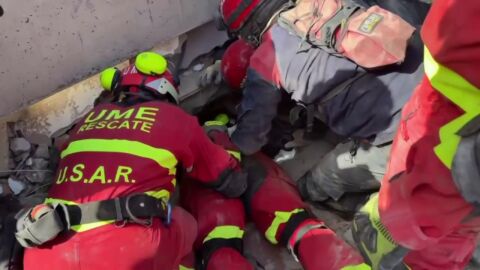 Las im&aacute;genes de la UME trabajando para rescatar a los atrapados entre los escombros en Venezuela