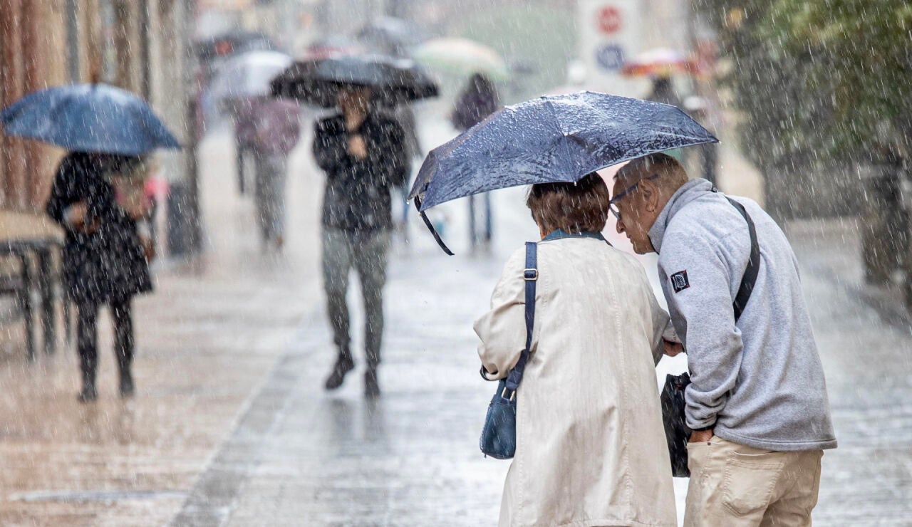 Chubascos y tormentas fuertes en el interior este peninsular para este domingo