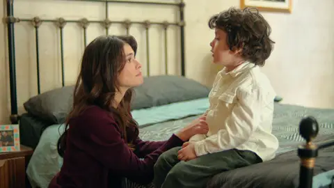 Alya le confiesa toda la verdad a Cihan Deniz tras el terrible ataque de Sadakat Alya le confiesa toda la verdad a Cihan Deniz tras el terrible ataque de Sadakat