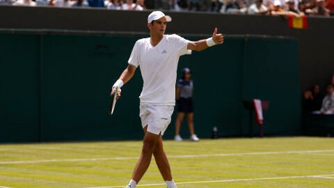 Rafa J&oacute;dar durante su partido ante Gill en Wimbledon