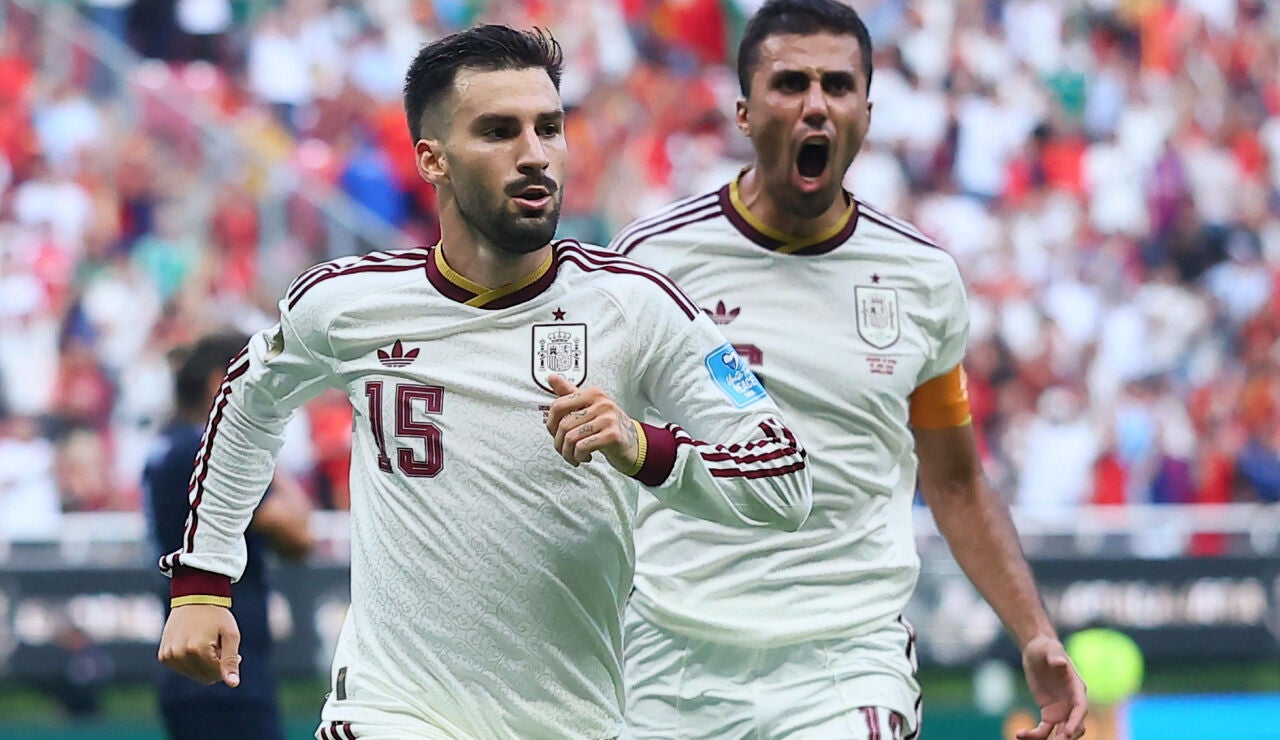 &Aacute;lex Baena celebra su gol ante Uruguay en fase de grupos