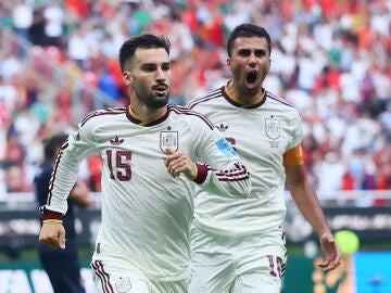 &Aacute;lex Baena celebra su gol ante Uruguay en fase de grupos