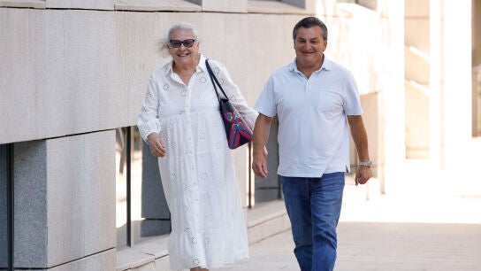 Carmen Pano y &Aacute;lvaro Gallego a su llegada al juzgado