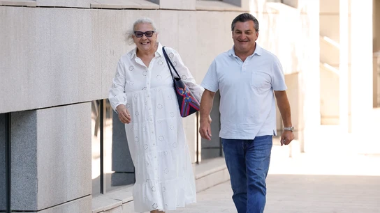 Carmen Pano y Álvaro Gallego a su llegada al juzgado Carmen Pano y Álvaro Gallego a su llegada al juzgado