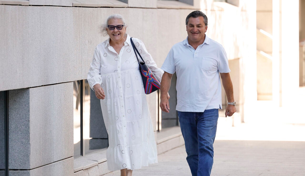 Carmen Pano y &Aacute;lvaro Gallego a su llegada al juzgado