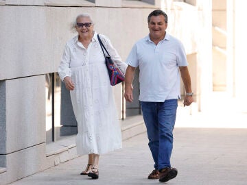 Carmen Pano y &Aacute;lvaro Gallego a su llegada al juzgado