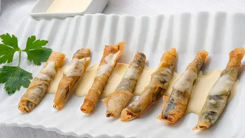 Anchoas fritas en pasta brick Anchoas fritas en pasta brick