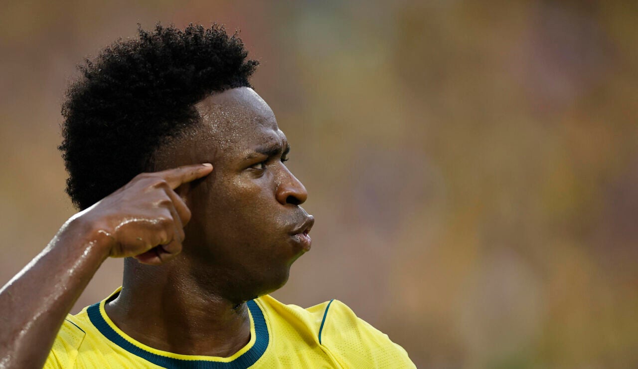 Vin&iacute;cius en el partido contra Escocia en el Mundial