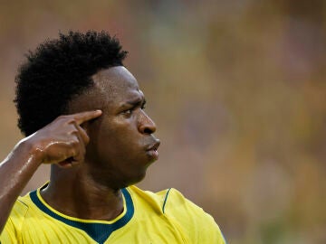 Vin&iacute;cius en el partido contra Escocia en el Mundial