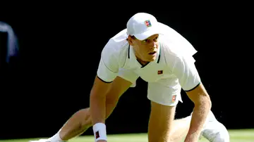 Sinner resbalando en su debut en Wimbledon Sinner resbalando en su debut en Wimbledon