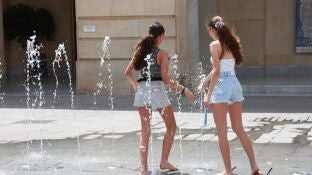 El calor pondr&aacute; ma&ntilde;ana en aviso a 8 CCAA, con Extremadura y Canarias en nivel naranja